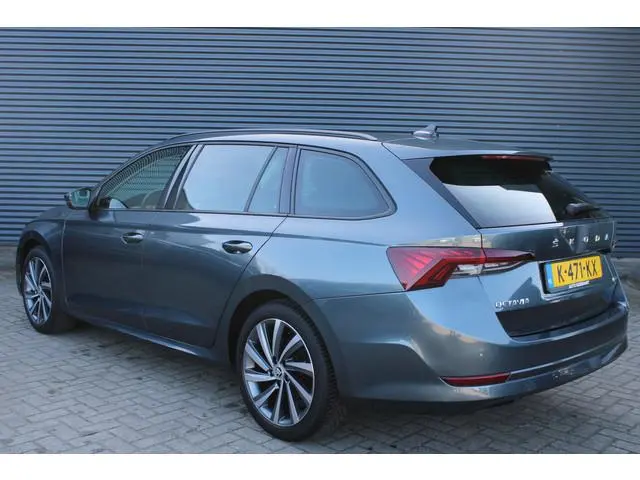 ŠKODA Octavia Combi 1.0 e-TSI Business Edition Full-LED CarPlay Stoelverwarming 18inch Velgen
