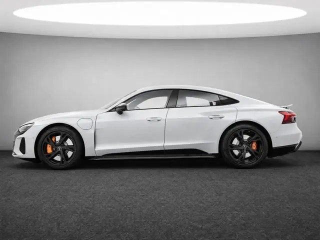 Audi e-tron GT GT 93 kWh 476pk · SOH 92% · Glazendak · 360 Camera · Luchtvering · Stoelventilatie ·...