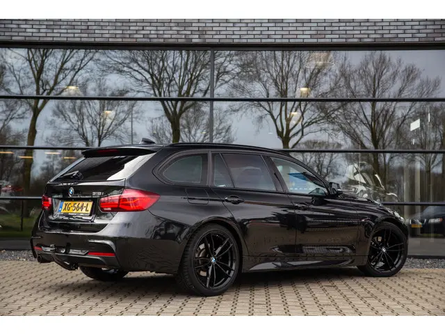 BMW 3-serie Touring 318i M Sport Edition , Trekhaak, Leer, Carplay,