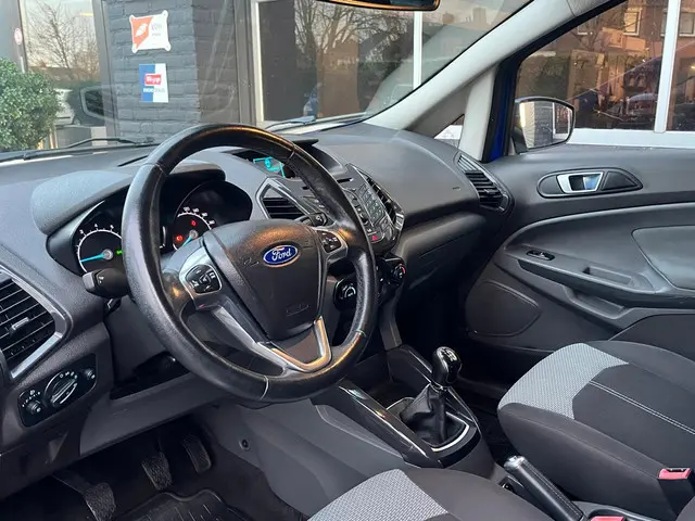 Ford EcoSport Titanium, Keyless Start / Entry, Airco, Bluetooth, PDC, Privacy Glas