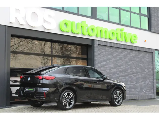 BMW X2 sDrive20i | BTW | M-SPORT | 360 CAMERA | HUD | KEYLESS | SPORTSTOELEN |