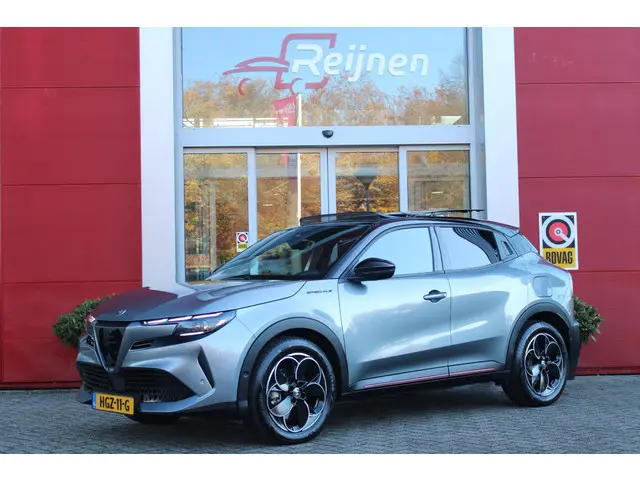 Alfa Romeo Junior ELETTRICA SPECIALE 156PK 54 kWh | WARMTEPOMP! | "SABELT" STOELEN MET LEDEREN/ALCAN...