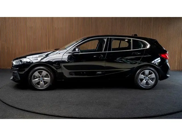 BMW 1-serie 116i Navi Climate PDC Stuurverwarming Stoelverwarming LM velgen BTW auto