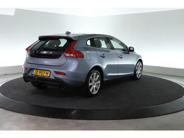 Volvo V40 2.0 T3 Inscription | TREKHAAK | PANO-DAK | STOELVERW. |