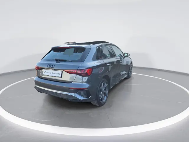Audi A3 Sportback 40 TFSIe 150kW/204PK S Line · Panoramadak · Drive select · Camera + Parkeersensore...