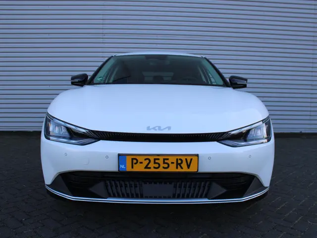 Kia EV6 Air 58 kWh | Trekhaak | 20" LM | Stuur-/stoelverwarming | Camera | Navi | Cruise adapt. | Do...