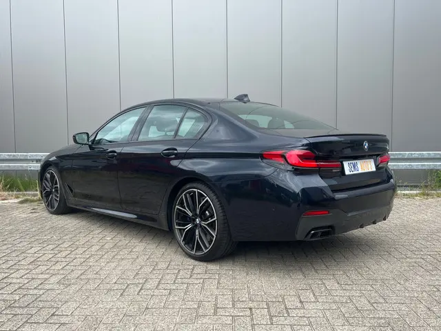 BMW 5-serie M550i xDrive Service Inclusief Plus Garantie tot 24-04-2027
