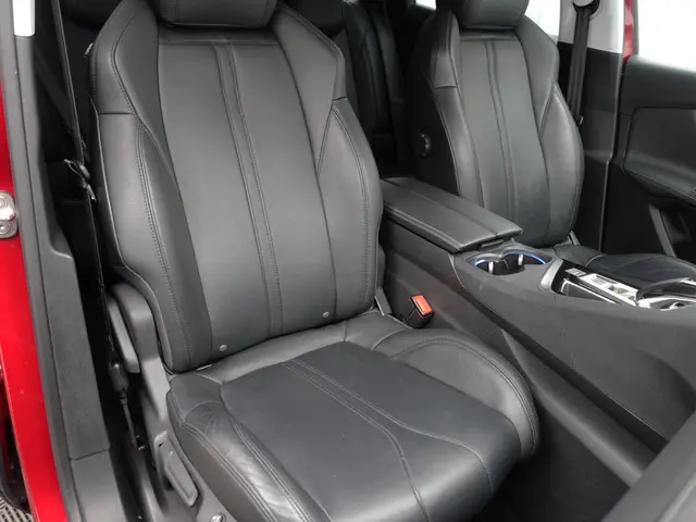 Peugeot 3008 1.2 PureTech GT Line Aut- Sport Leder Interieur, Carplay, Android Auto, 360 Camera, Sfe...