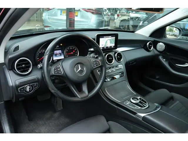 MERCEDES-BENZ C-KLASSE 180 LEASE EDITION AUT. | TREKHAAK | LED | NAVI | LMV