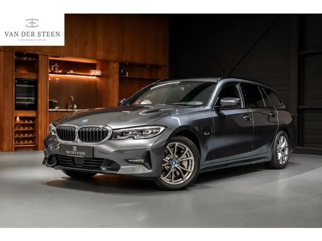 BMW 3-serie Touring 330e Business Edition Plus M Sport | Stuurwielverwarming | Dealer Onderhouden
