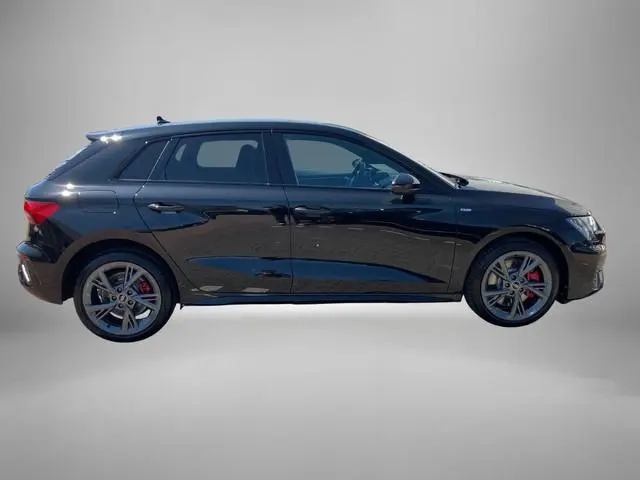 Audi A3 Sportback 45 TFSIe 180kW/245pk S Line · Apple/Android Car Play · Drive select · Leder/Stof ·...