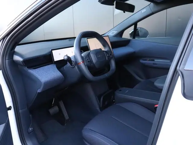 Lynk & Co 02