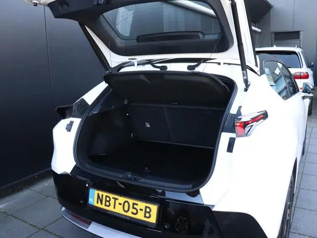 Lynk & Co 02