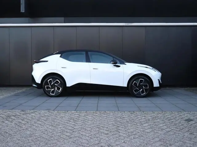 Lynk & Co 02