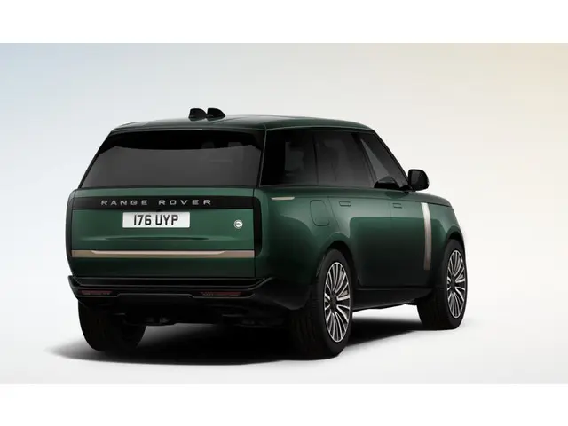 Land Rover Range Rover 3.0 P460e LWB SV PHEV | British Racing Green in Gloss Finish | Hot Stone mass...