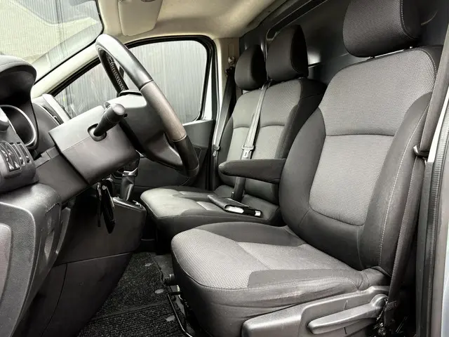 Renault Trafic 2.0 dCi 170pk EDC L2H1 Black Edition | BW LEASE EDITION | MARGE | SPOILERS | STEPS |...