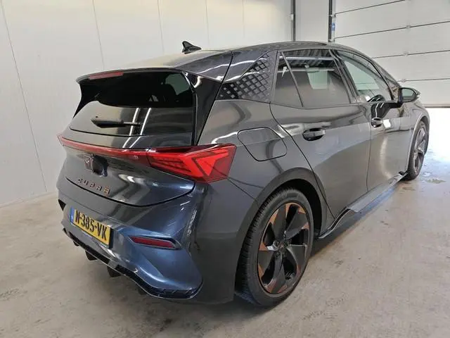 Cupra Born Adr. One 62 kWh | 90,69% SOH | Led | Camera | Keyless | Stoelverwarming