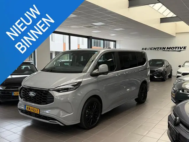 Ford Tourneo Connect Titanium PHEV L2 8p / Panorama / memory / led / ca
