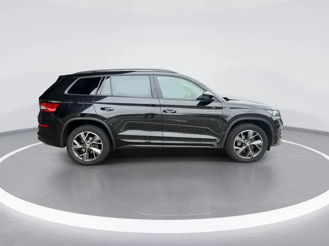 Skoda Kodiaq 1.5 TSI 150pk DSG Sportline · Camera · Panoramadak · Apple/Android Car Play · Elek Voor...