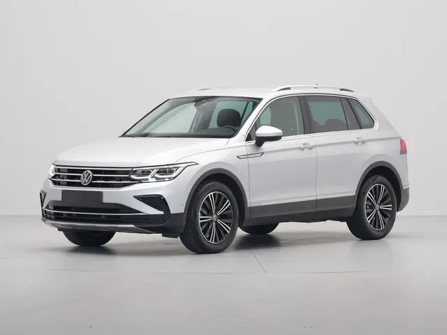 Volkswagen Tiguan 1.5 TSI 150pk DSG Elegance Matrix Led Navigatie Camera Acc Carplay Side Assist 242