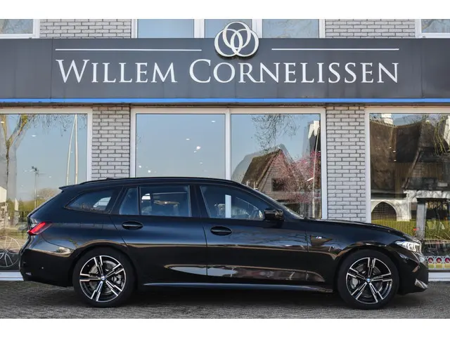 BMW 3-serie Touring 330i xDrive M-Sport ACC HiFi Stoelverwarming Apple