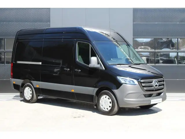 Mercedes-Benz Sprinter 317CDI L2H2 Select - LED - Mbux 10 - 3.5t Trekhaak - Geveerde Stoel - Betimme...