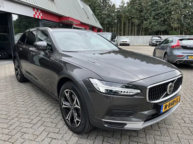 Volvo V90 Cross Country 2.0 B5 250pk AWD Pro Trekhaak 1e Eign. Dealer Onderhouden