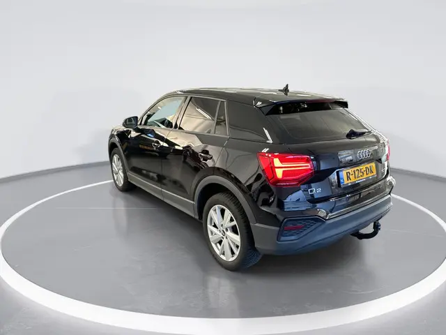 Audi Q2 30 TFSI 110pk Advanced edition · Camera · P-Sensoren · Navigatie · Stoelverwarming · 17'' In...
