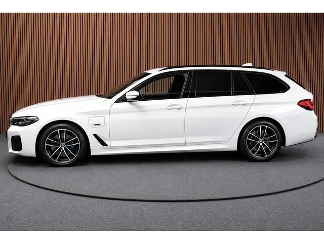 BMW 5-serie Touring 530e M-Sport Navi Leer Sportstoelen PDC Climate voor en achter  Elektr. verstelb...