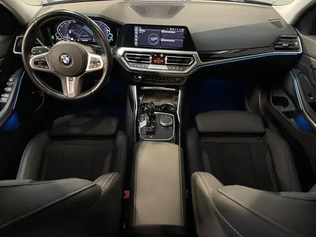 BMW 3-serie Touring 330e xDrive Sport Line 18"/Sportstoelen + memory/Stoel + stuurverwarming/Keyless...