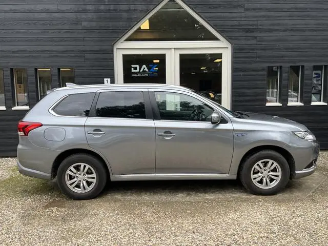 Mitsubishi Outlander 2.0 PHEV Business Edition Aut/Ecc/leer/Navi/Trekhaak/SOH 78%