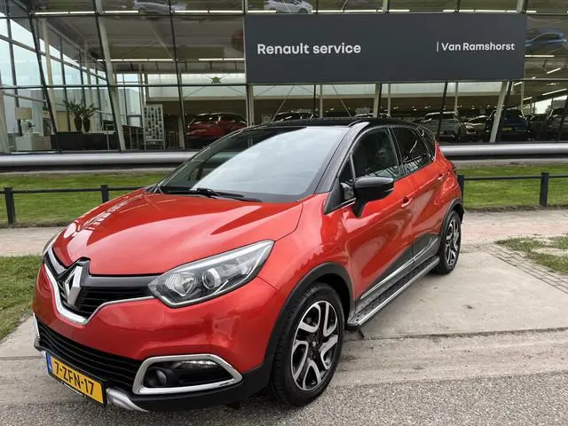 Renault Captur 0.9 TCe Helly Hansen / Trekhaak / Leder / Stoelverw. / Camera / Elek. Ramen V+A / LMV...