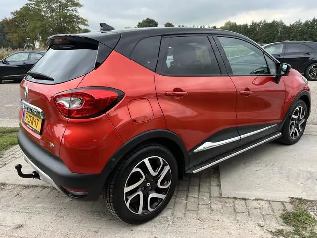 Renault Captur 0.9 TCe Helly Hansen / Trekhaak / Leder / Stoelverw. / Camera / Elek. Ramen V+A / LMV...