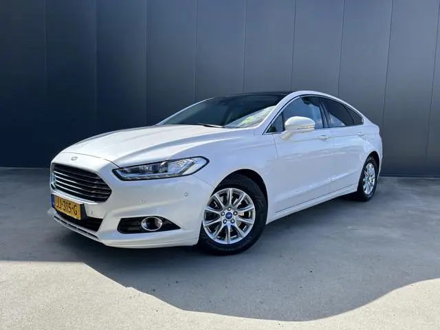 Ford Mondeo 1.5 Titanium 161 PK WIT METALLIC PANO DAK TREKHAAK NAVI CRUISE ECC