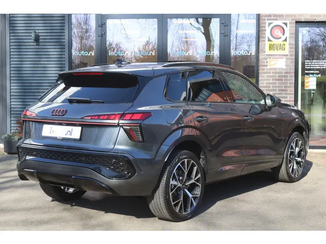 Audi Q3 1.5 e-hybrid 272pk S edition Optiek Pano/LED+/ACC/Keyless/Camera/Virtual Cockpit+/20"/Trekha...