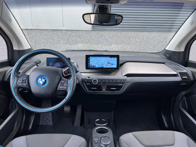 BMW i3 Executive 120Ah 42 kWh/Schuifdak/H-Kardon/Adaptive/Carplay/Camera/3-fase