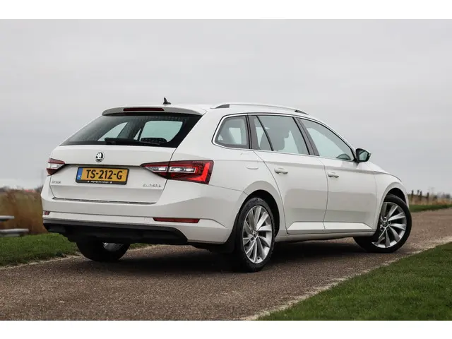 Skoda Superb Combi 1.8 TSI 180 PK DSG Style ✅ Xenon ✅ Memory ✅ Stoelverwarming