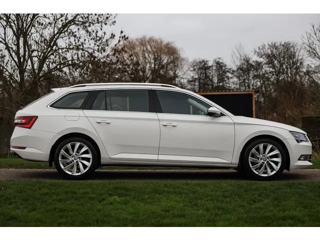 Skoda Superb Combi 1.8 TSI 180 PK DSG Style ✅ Xenon ✅ Memory ✅ Stoelverwarming