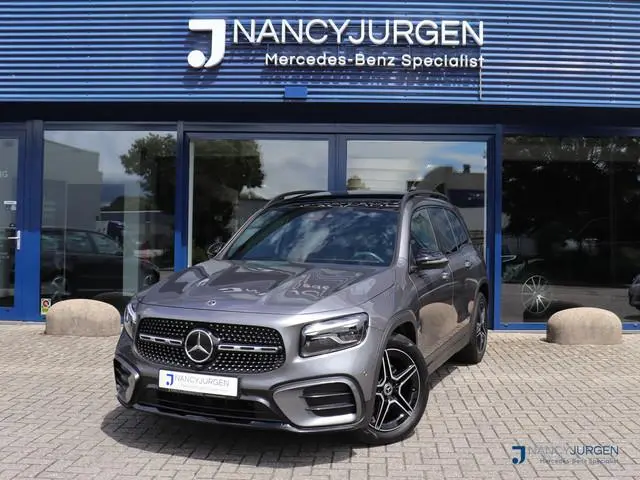 Mercedes-Benz GLB 200 AMG | 7 P. | Adapt. Cruise Control | El. Pano | MBUX | Memory Pakket | Winter...