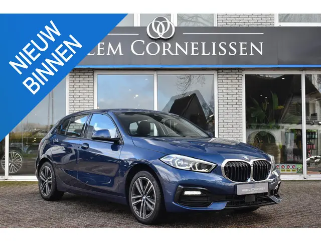 BMW 1-serie 118i Business Edition Trekhaak Sportstoelen Digitale Cockpit Carplay