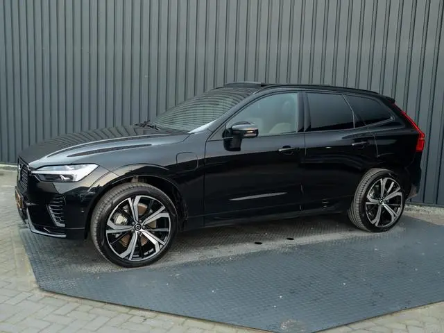Volvo XC60 2.0 T6 Plug-in hybrid AWD Plus Dark | 360 Camera | Harman/Kardon | Trekhaak | Panodak | D...