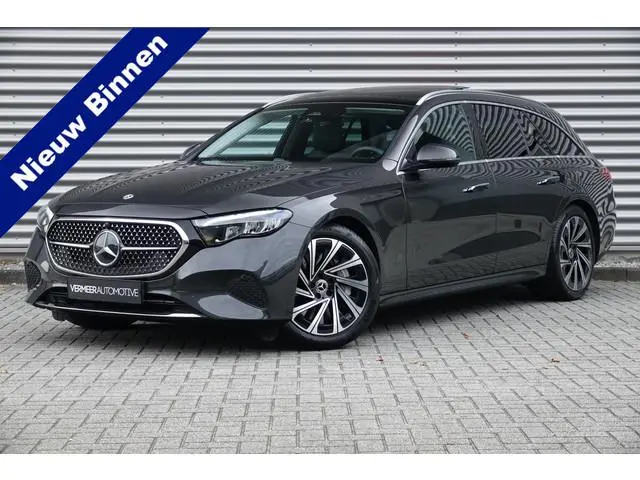 Mercedes-Benz E-klasse Estate 300 e Luxury Line | Panoramadak | Trekhaak | Distronic Pro |