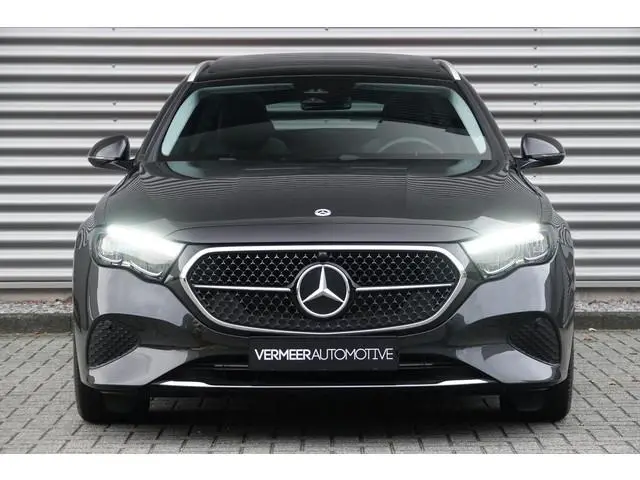 Mercedes-Benz E-klasse Estate 300 e Luxury Line | Panoramadak | Trekhaak | Distronic Pro |