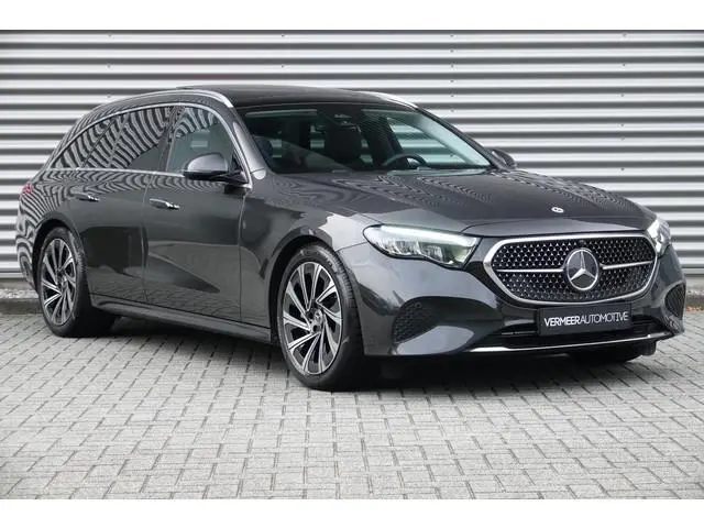 Mercedes-Benz E-klasse Estate 300 e Luxury Line | Panoramadak | Trekhaak | Distronic Pro |
