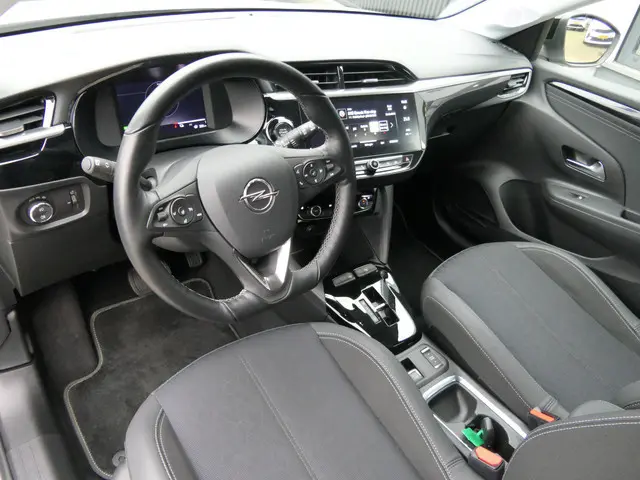 Opel Corsa-e Level 3 50 kWh 3 fase | LED Matrix | Groot Navigatie | Camera | 17" LMV