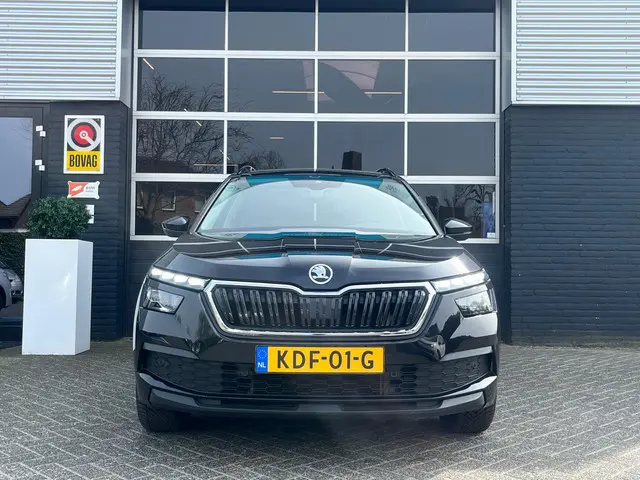 ŠKODA Kamiq 1.0 TSI Business, Automaat, Cruise, CarPlay, Pano, Camera, Virtual Cockpit, Trekhaak