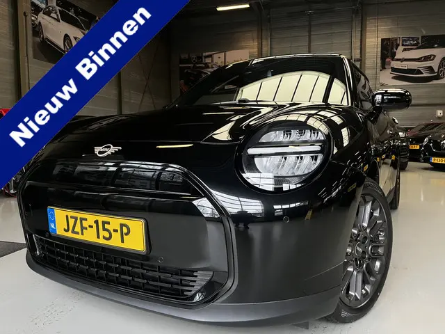 MINI Mini Cooper E Essential XS 40.7 kWh Camera, Head-up display, Cruise