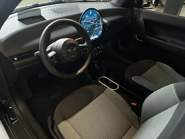 MINI Mini Cooper E Essential XS 40.7 kWh Camera, Head-up display, Cruise