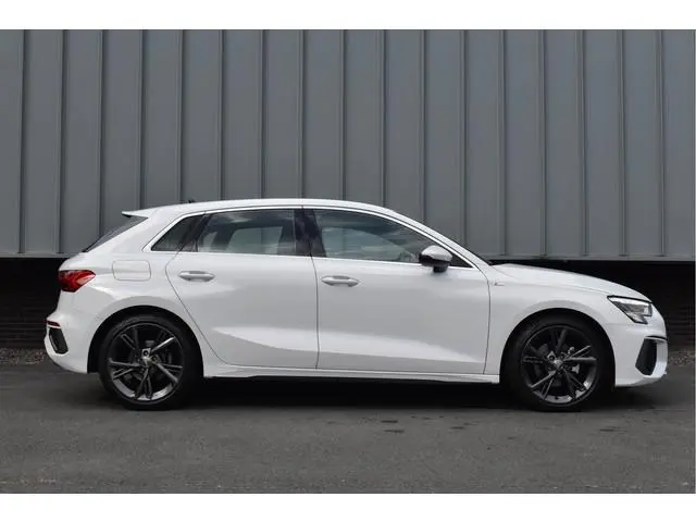 Audi A3 Sportback 35 TFSI S-Line | ACC | Carplay | Trekhaak | Virtual | Navi