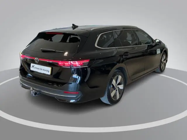 Volkswagen Passat Variant 1.5eTSI/150PK Elegance Business DSG · Trekhaak · Camera · Apple/Android Ca...